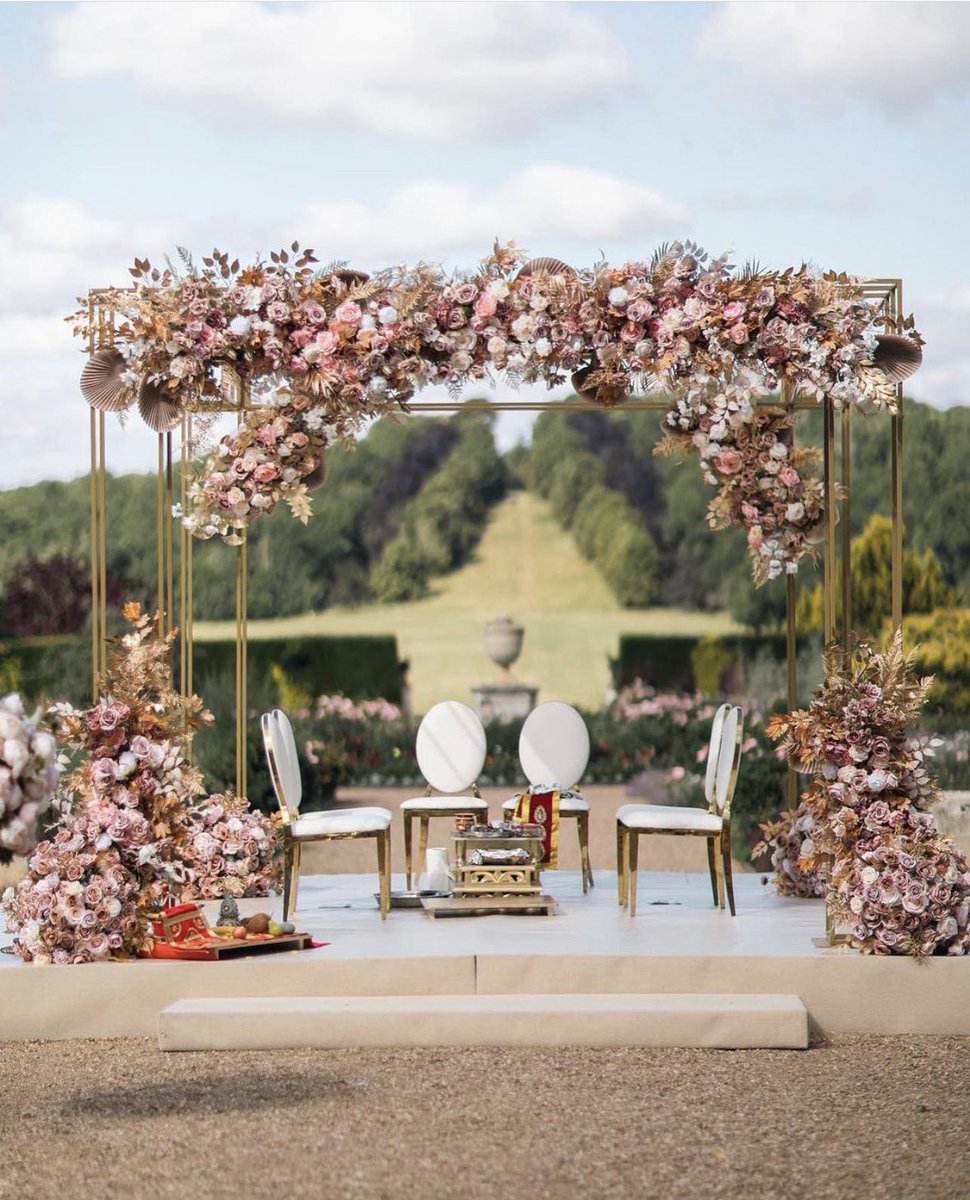 We love this gorgeous outdoor Summer Ceremony set up! Did you know we still have a handful of dates in Summer 2023? If you’re looking for your perfect venue this year, get in touch with the team on 01789 762090 or email events@ragley.co.uk