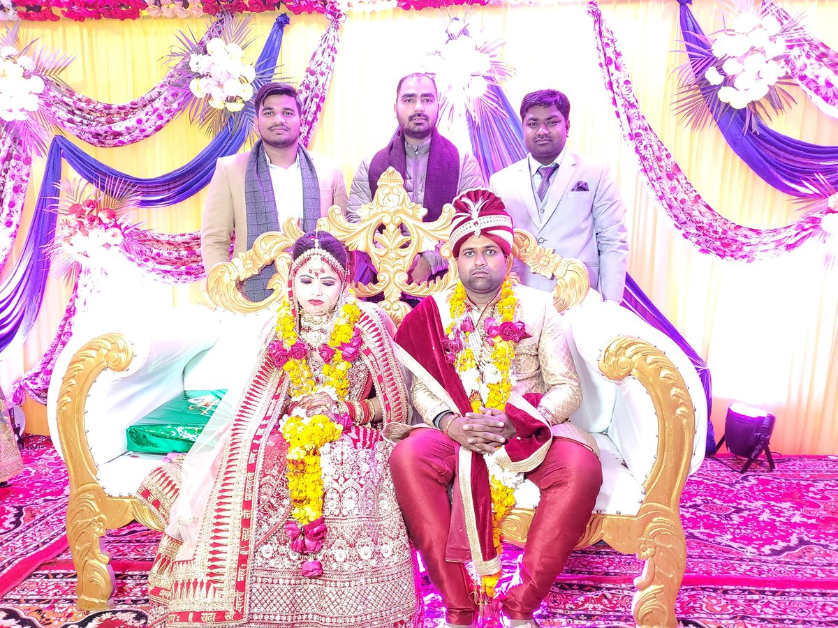 sumitgurjarP's tweet image. देर रात्रि बरेली पहुँचकर मनोज यादव जी(विभाग संगठन मंत्री 🅰️🅱️♈️🅿️) के भाई के वैवाहिक कार्यक्रम में सम्मिलित होकर वर वधू को आशीर्वाद दिया।
#Manojyadav #Marriage #programe #congratulations #bareilly #faridpur #abvp #sumitgurjar