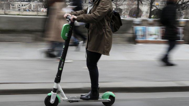 ninoalselli's tweet photo. THREAD : INTERDICTION DES TROTTINETTES ÉLECTRIQUES À PARIS, Mise en danger des femmes, des LGBTQ+, et toutes les personnes sujettes aux agressions. Le droit de rentrer le soir, seul.e en sécurité. @Anne_Hidalgo @ACORDEBARD @UberFR @dott_fr @tier_mobility @le_Parisien https://t.co/xxUQbIvk53