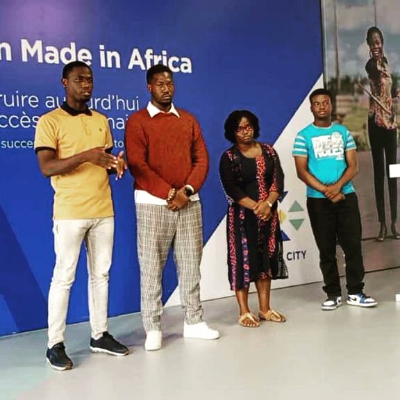 lasemaineducine's tweet photo. Nos Boursiers de @africadesignschool en pleine immersion. Bravo à toute l'équipe d'avoir rendu ceci possible.

#Lasemaineducinema #ADS #Cotonou #Benin #MotionDesign #AfficheEngagée #Formation #Undercoverbrothersent https://t.co/cnzyVHW2NQ