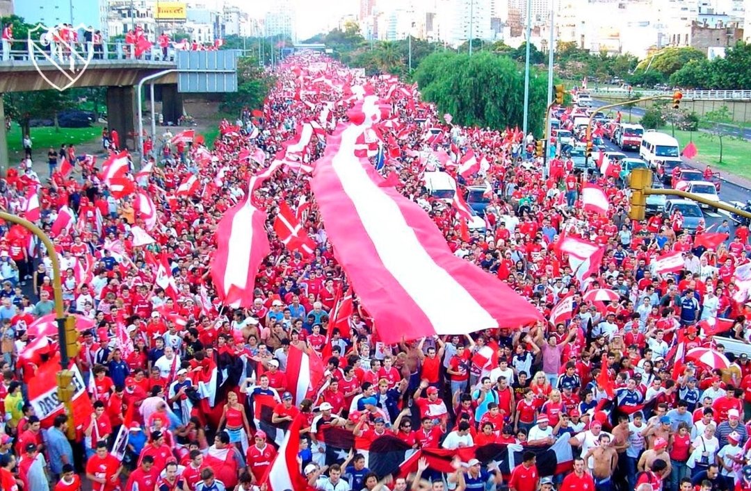 aguscaiiii's tweet photo. El más grande de la ciudad siempre va a tener color rojo y el más chico azul. https://t.co/vaVsDIf6RL