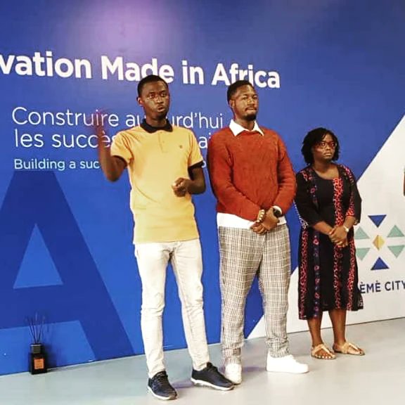 lasemaineducine's tweet photo. Nos Boursiers de @africadesignschool en pleine immersion. Bravo à toute l'équipe d'avoir rendu ceci possible.

#Lasemaineducinema #ADS #Cotonou #Benin #MotionDesign #AfficheEngagée #Formation #Undercoverbrothersent https://t.co/cnzyVHW2NQ