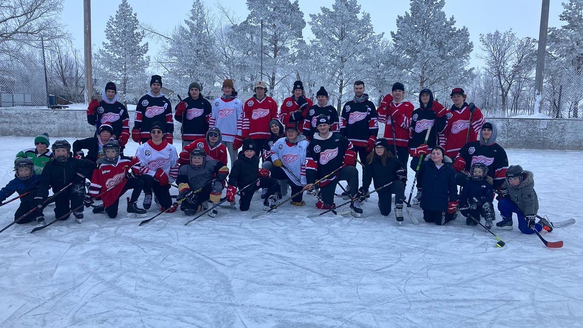 weyburnredwings's tweet photo. What a beautiful day for a little ODR action! Big thanks to the folks in North Weyburn for keeping that rink in tip top shape, and thanks to all the kids who came out!

#WeyburnRedWings #SJHL https://t.co/JdsrIfnTun