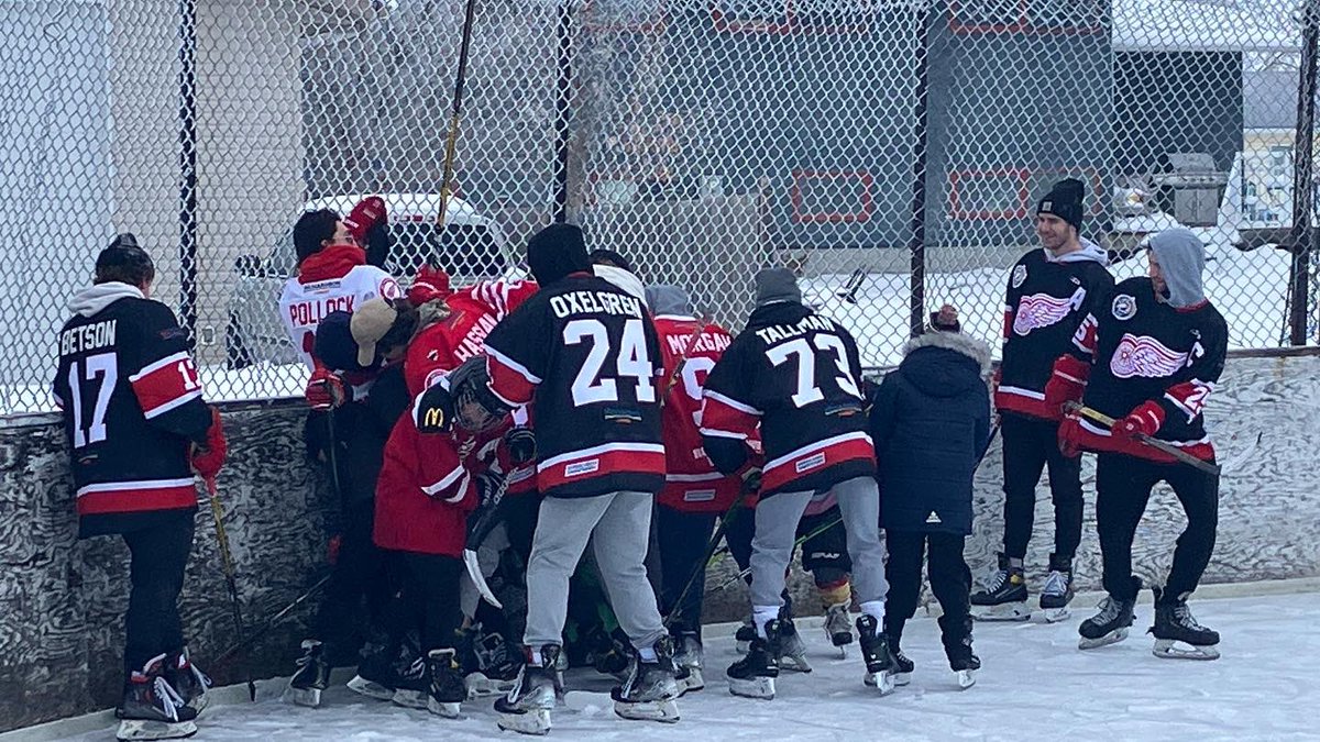 weyburnredwings's tweet photo. What a beautiful day for a little ODR action! Big thanks to the folks in North Weyburn for keeping that rink in tip top shape, and thanks to all the kids who came out!

#WeyburnRedWings #SJHL https://t.co/JdsrIfnTun