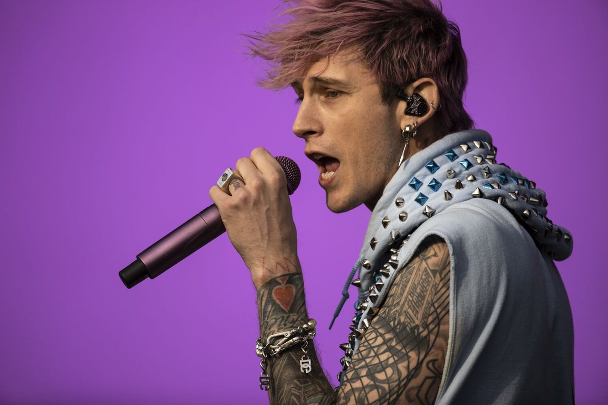 tellusall's tweet photo. I'm voting for @machinegunkelly Life in Pink for #FavoriteDocumentary #iHeartAwards
17/50 https://t.co/8wfNeiIIDF