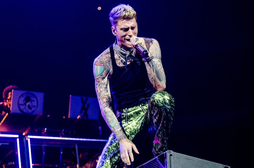 tellusall's tweet photo. I'm voting for @machinegunkelly Life in Pink for #FavoriteDocumentary #iHeartAwards
18/50 https://t.co/mI2RQKPXzb