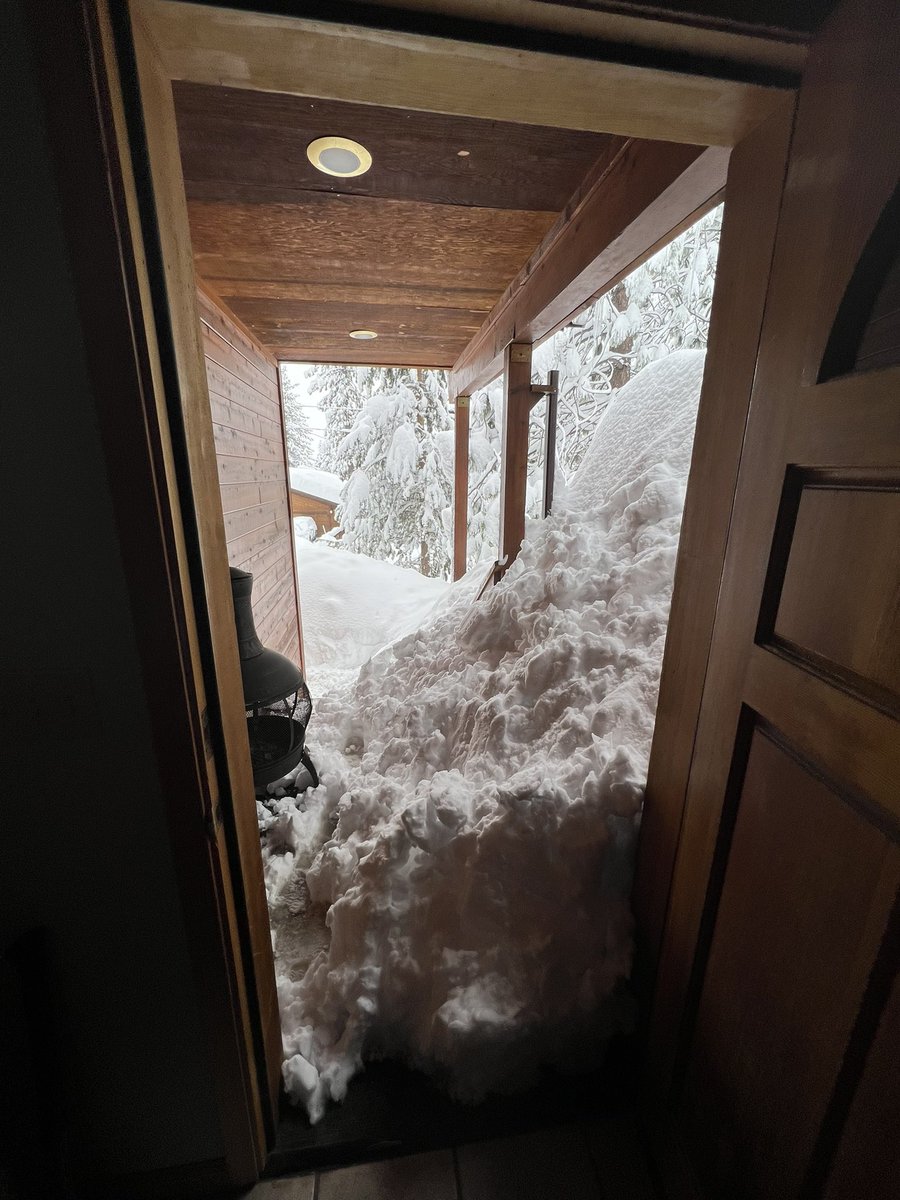 carly_boddy's tweet photo. 12ft of snow already in 2023 #Tahoe #JanuBURIED https://t.co/SvCf0RXirH