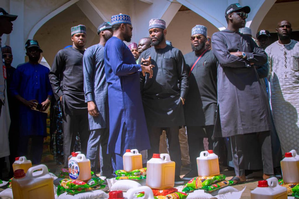 TinubuMediaS's tweet photo. Tinubu's Son, Seyi storms Maiduguri, participates in Youth Mandate Group's community outreach

...pays homage to Borno State Governor and Shehu’s of Borno https://t.co/4gsv9kbPG9
