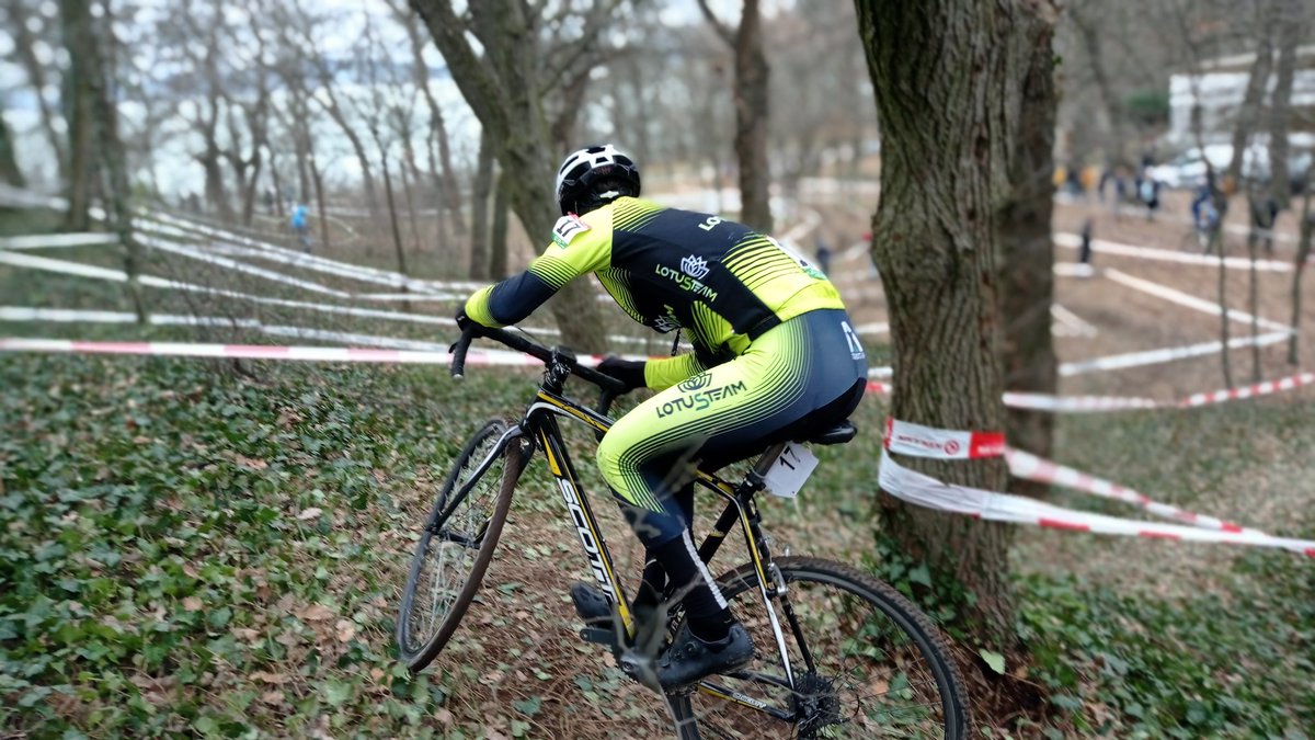 reprocesszor's tweet photo. Elég jó volt a #cyclocross OB! És nem is kellett messzire menni érte :) #bringa https://t.co/b1GUGyCp6X