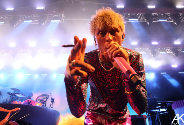 tellusall's tweet photo. I'm voting for @machinegunkelly Life in Pink for #FavoriteDocumentary #iHeartAwards
43/50 https://t.co/lTKjh37bnJ