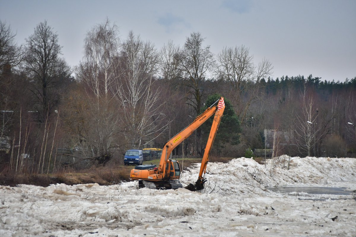 15.01. Atbildīgie dienesti nepārtraukti turpina darbu pie aizsargdambja stiprināšanas, notiek ūdens atsūknēšana un pilsētas lietus ūdens novadīšanas sistēmas darbojas ierastajā režīmā.
Plkst. 21.20 ūdens līmenis Daugavā ir 8.4 m.
#jekabpils #Jēkabpils #latvija