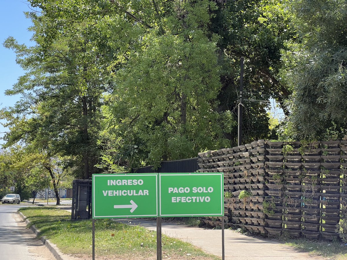 ParquePadre's tweet photo. Nuestra nueva entrada por calle Vicente Perez Rosales 2451, la Reina. Nuevo servicio para mejorar la calidad de atención de los visitantes del @ParquePadre https://t.co/FdK83mWBD7