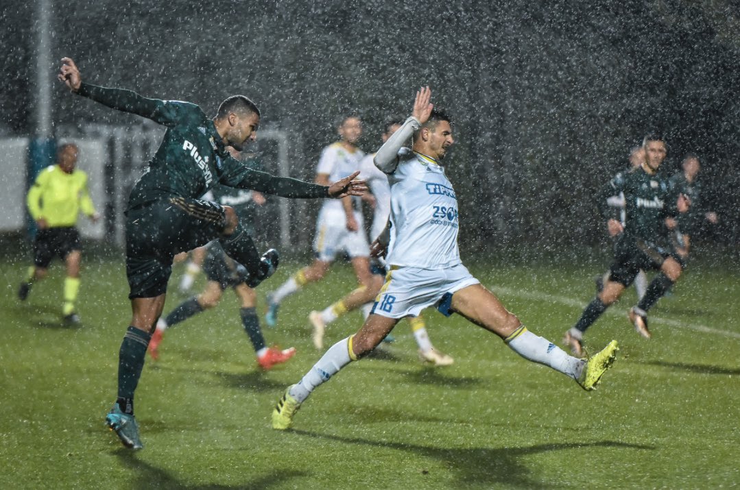 🆚 <a href="/LegiaWarszawa/">Legia Warszawa 🏆</a>