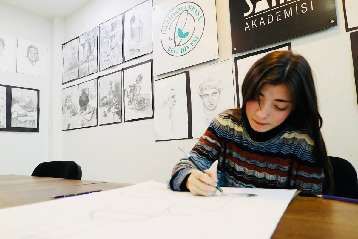 htahsinusta's tweet photo. Sanat Akademimizde “Güzel Sanatlar Fakültelerine Hazırlık-Resim Bölümü” öğrencilerimiz, çalışmalarına ara vermeden devam ediyor. 🎨👩🏻‍🎨

Tüm öğrencilerimize derslerinde kolaylık, gelecek sınavlarında da başarılar diliyorum. 🥰 https://t.co/jV2okspdbM