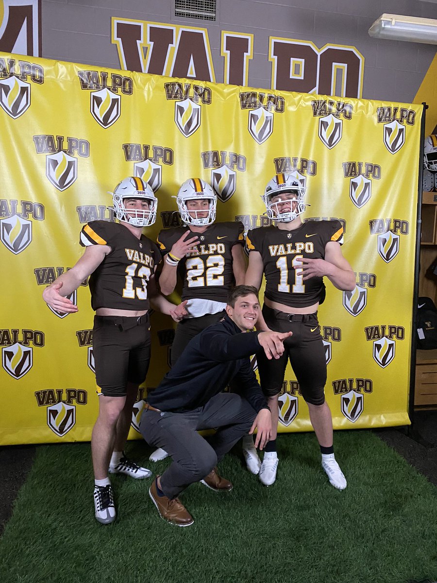 Had a great time this weekend at Valpo on the official visit! #GoValpo Thank you to <a href="/CoachBDoc/">Brian Dougherty</a> <a href="/CoachWillFlem/">Will Fleming</a> <a href="/CoachLFox/">Landon Fox</a> <a href="/CoachLutgens/">Andrew Lutgens</a> <a href="/Coach_OC_/">Owen Chandler</a>