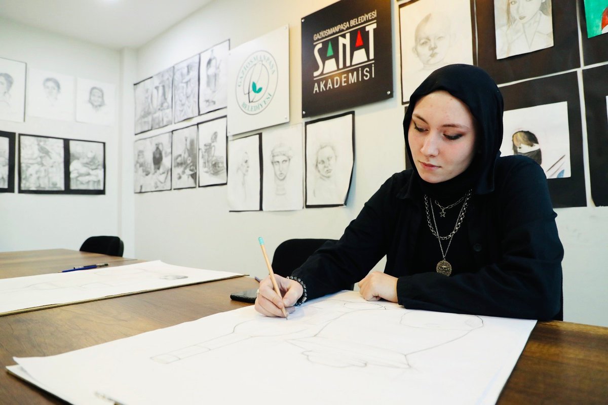 htahsinusta's tweet photo. Sanat Akademimizde “Güzel Sanatlar Fakültelerine Hazırlık-Resim Bölümü” öğrencilerimiz, çalışmalarına ara vermeden devam ediyor. 🎨👩🏻‍🎨

Tüm öğrencilerimize derslerinde kolaylık, gelecek sınavlarında da başarılar diliyorum. 🥰 https://t.co/jV2okspdbM