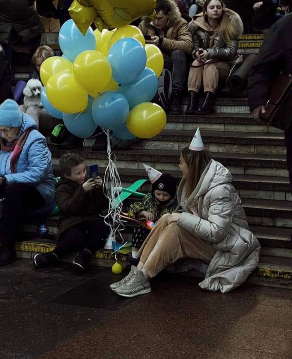 Instead of a thousand words.

Child's birthday party on a subway station during a Russian rocket attack.

Kyiv, 14 January 2023.

📷: Volodingram