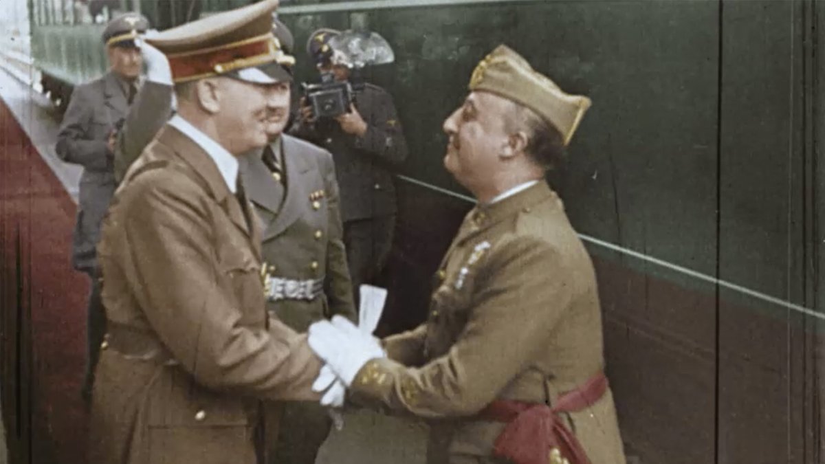 MerlusoTTV's tweet photo. ¿Cuántas fotos os separan de Hitler?

A mi literalmente 3 💀 https://t.co/iAe3O7wil7