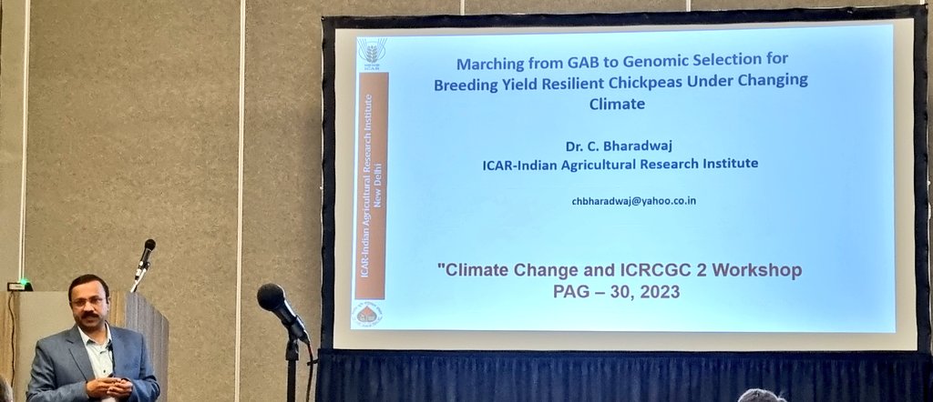 Dr. @Bhardwaj_IARI, lead chickpea breeder from @icarindia presenting #Chickpea success story during @PAGmeeting #PAG30. Chickpea has released many #GAB products in #India and #SubSaharanAfrica.

Proud to be part of the team.

@rajvarshney @coeingenomics @Manishpandey99 @KCGEB1