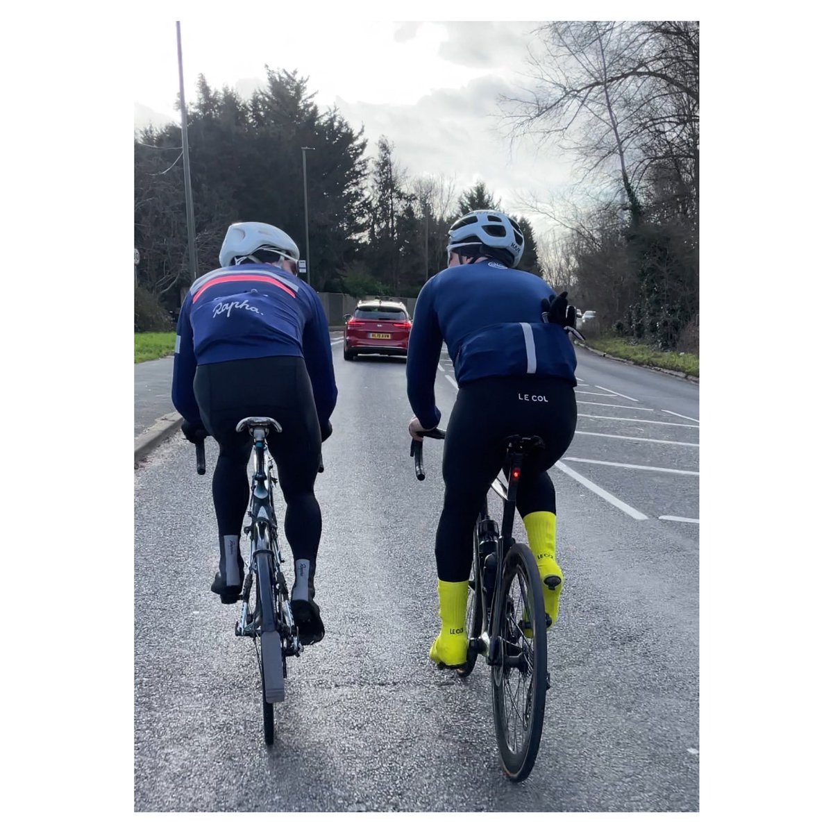 jferg_76's tweet photo. Sunday Social @LeColUK @Rawvelosports @kissthehippouk @wahoofitness #bikelife #cycling #ridingwithfriends https://t.co/x7uiBIjwDf