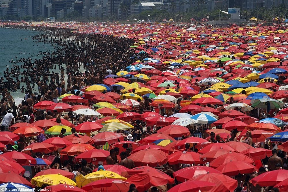 poptime's tweet photo. 🚨 AGORA: Rio de Janeiro bate recorde de calor e ultrapassa 50°C em sensação térmica. https://t.co/65yChAq91Q