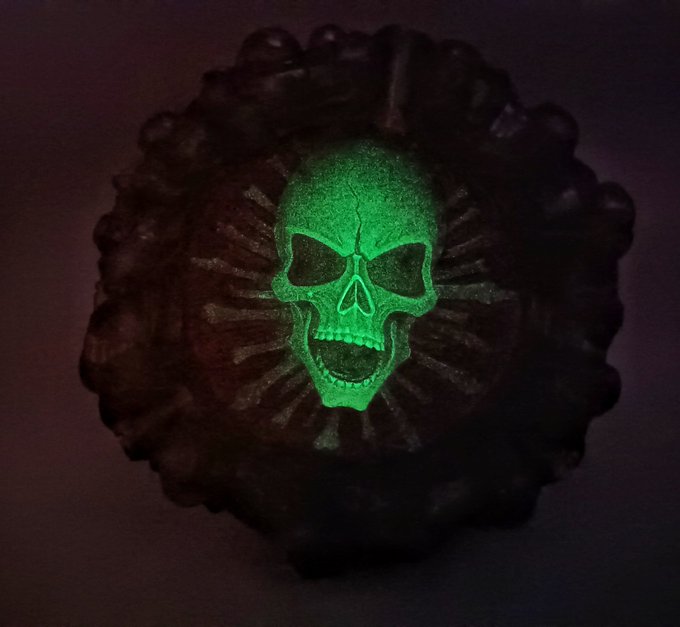 Glow in the dark ashtray! Check out my etsy at https://t.co/q0U5dOXZhY  I make ornaments, lamps, pots<a href="/tag/handmade"class="tags"><span>#handmade</span></a><a href="/tag/cool"class="tags"><span>#cool</span></a><a href="/tag/new"class="tags"><span>#new</span></a><a href="/tag/online"class="tags"><span>#online</span></a><a href="/tag/support"class="tags"><span>#support</span></a><a href="/tag/skeleton"class="tags"><span>#skeleton</span></a>