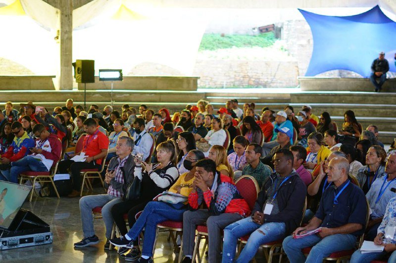 mincomunas_ve's tweet photo. #EnFotos📸| Con la participación de voceros nacionales e internacionales, se llevó a cabo él segundo foro denominado “Comuna y finanzas”, desarrollado en el marco del Encuentro Nacional de Economía Comunal. 

#ComunaONada https://t.co/HWUD0Ml7FC
