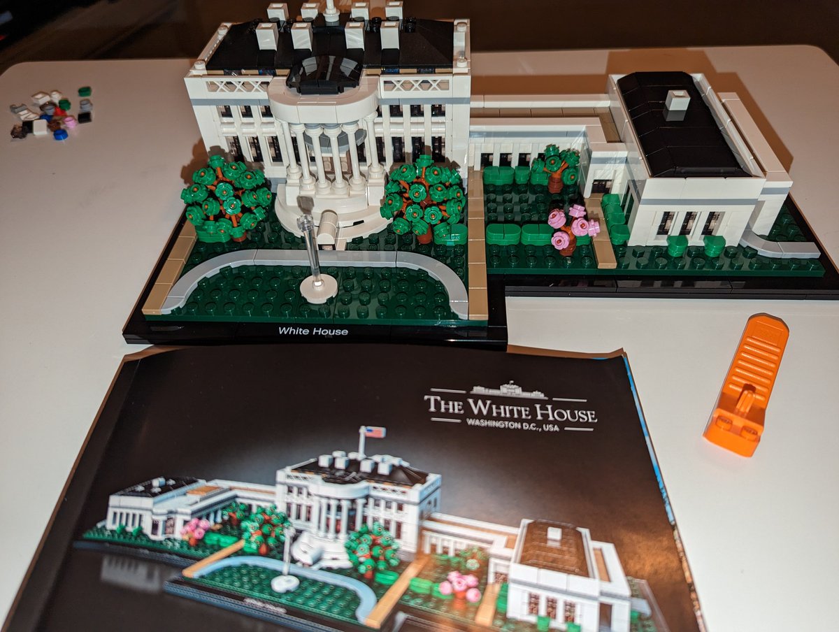 acevansIT's tweet photo. Nice little bit of #legotherapy this afternoon! 😌

Two thirds of the way through, and something to look forward to completing this week! @LEGO_Group #LegoWhiteHouse https://t.co/phbETDsya2