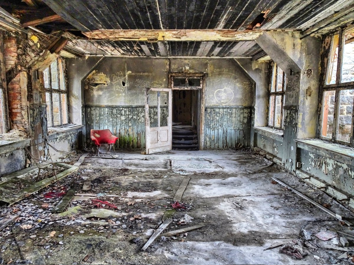 koenau's tweet photo. Ferienheim "Hermann Duncker", Schierke, #harz Immer eine Reise wert. #lostplaces #urbex #DDR #forgottentimes #geschichte #ruinen https://t.co/pEH85pTO3q