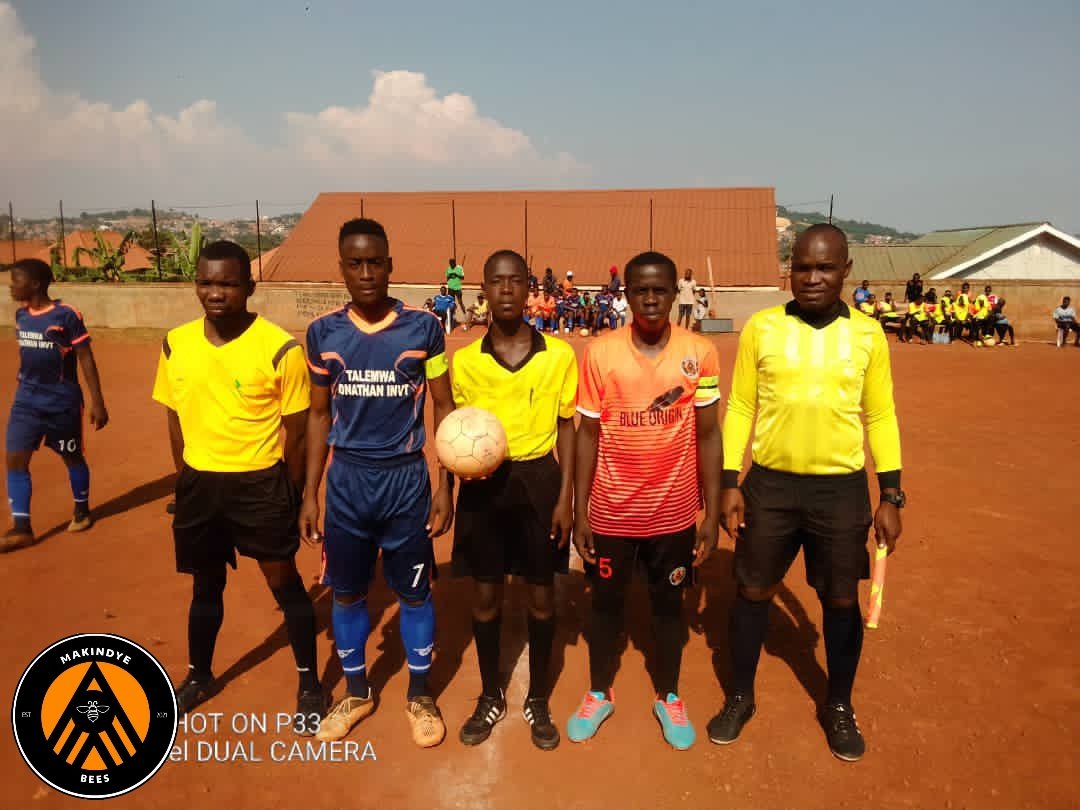 BeesFootbal1's tweet photo. #The Referees Let the #Match Begin 3
#MakindyeBeesFc @blueorigin https://t.co/4kYlbHuAPh