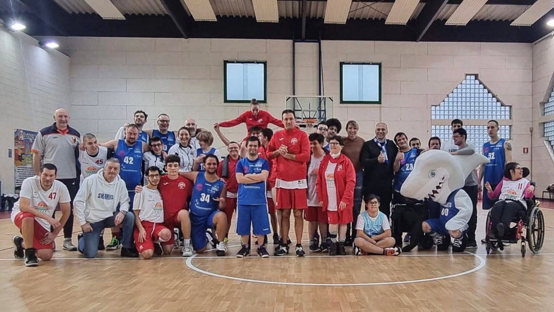 ezack's tweet photo. Terza giornata di campionato di basket integrato per gli Enjoy Sharks di Cernusco sul Naviglio contro gli Insuperabili di Rivolta d’Adda.
Partita vera, finale scontato: una festa per tutti 🏀
#basketintegrato #sportverolealeditutti
#proudtobecernusco
#lavitaèilmiosportpreferito https://t.co/8Bd5gsd5mH