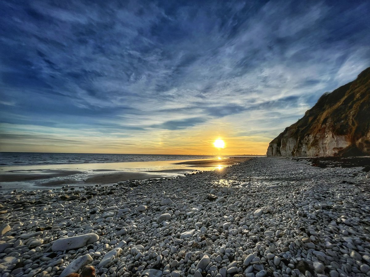GlennFPinder's tweet image. Today I turned a year older. 
Today I went somewhere I’ve never been in my life before. 

Danes Dyke in East Yorkshire, ain’t she pretty 😍 

#trynewstuff #seenewplaces #yorkshire #birthday