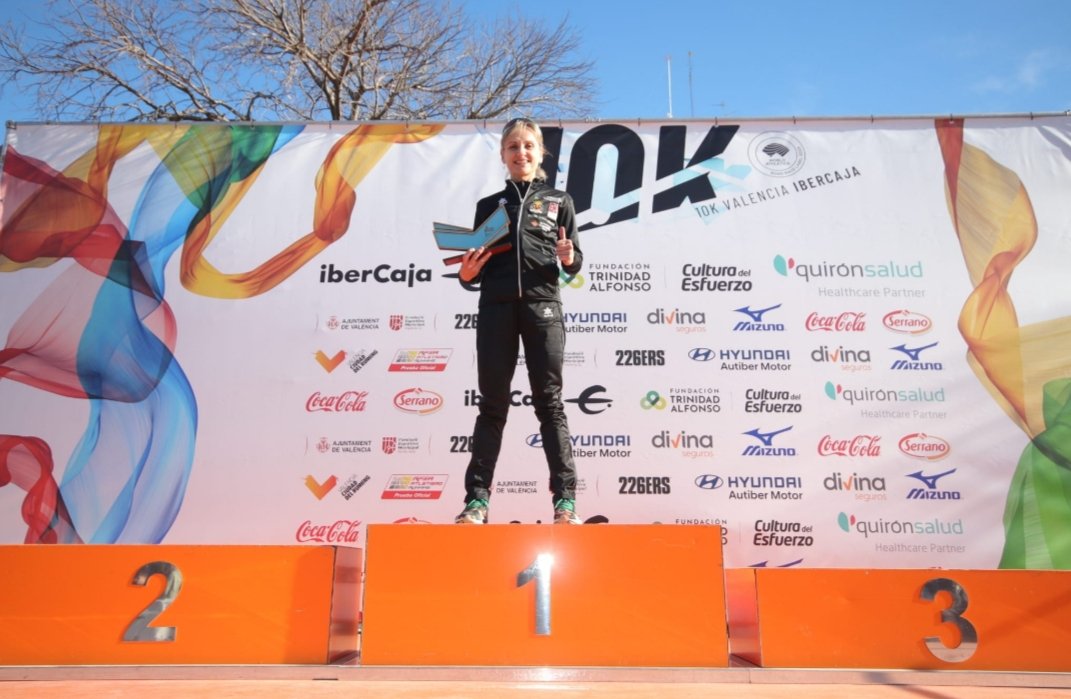 Gran estreno en el Playas de nuestra atleta Arancha Tejero, con Triunfo en la 10K Valencia Ibercaja en Máster W50 y gran marca de 38:11.  ¡¡Felicidades!! 💥💥💥