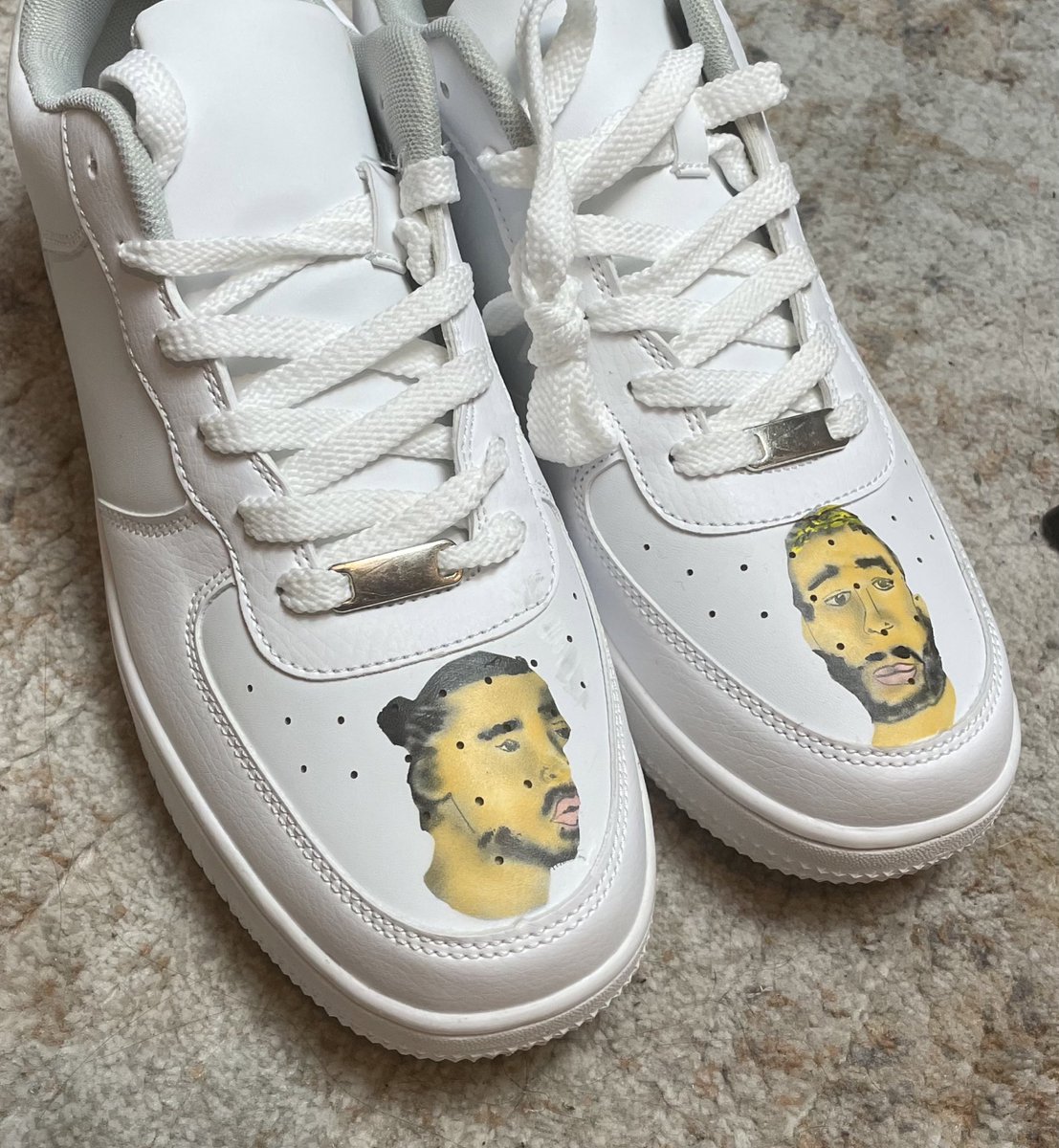 J’ai dessiné amine et billydeter sur une paire de airforce 1 . Vous en pensez quoi la team ? <a href="/AmineMaTue/">Amine 😞🌧</a> <a href="/RebeuDeter/">Billy</a>
