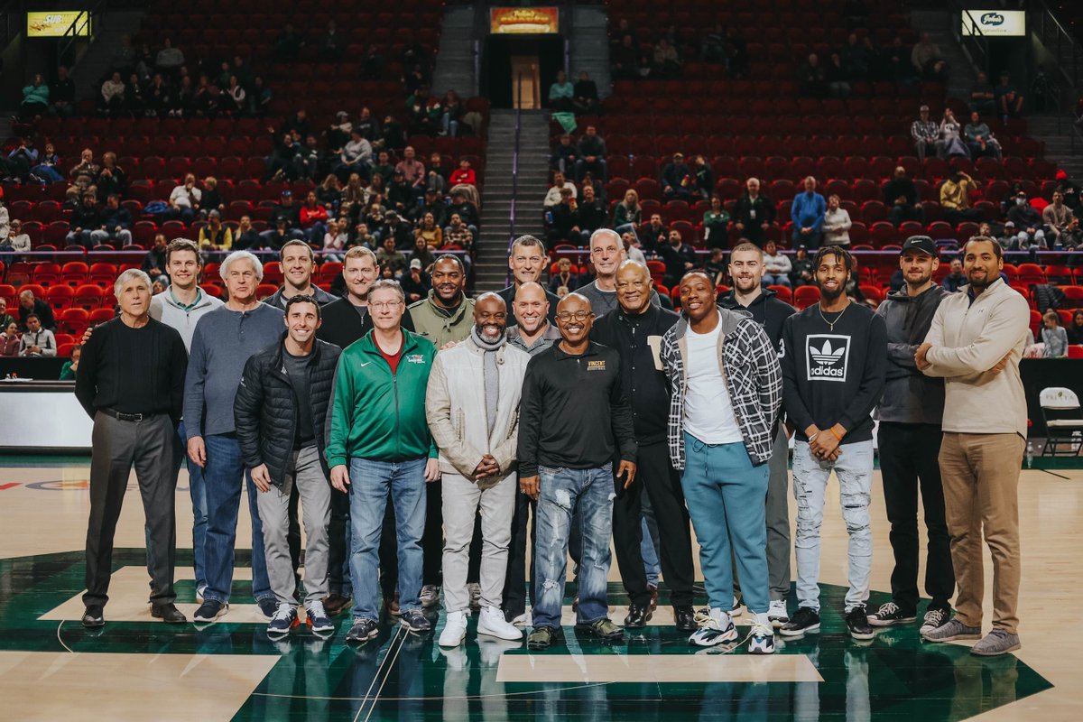 gbphoenixmbb's tweet photo. Family. 🤝

Shoutout to all the Phoenix that joined us for alumni weekend!

#RiseWithUs https://t.co/89lmIjnS4D