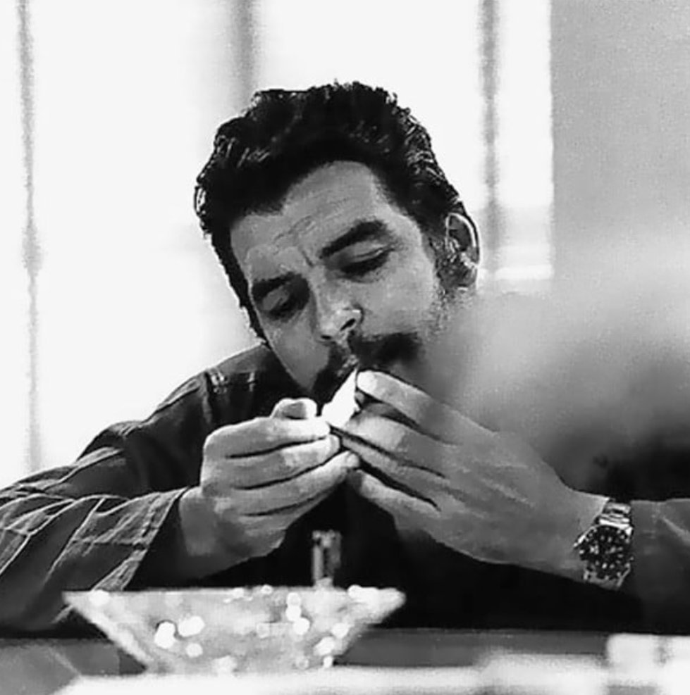 EmmaRincon's tweet photo. Les encanta a los socialistas presumir de sus riquezas mientras piden pobreza para los demás. Fidel Castro a falta de uno presumía de dos Rolex en su muñeca; Vacheron Constantin es otra de las marcas favoritas de los revolucionarios.

La riqueza es mala, cuando no la tienen ellos https://t.co/Njr9hwChef