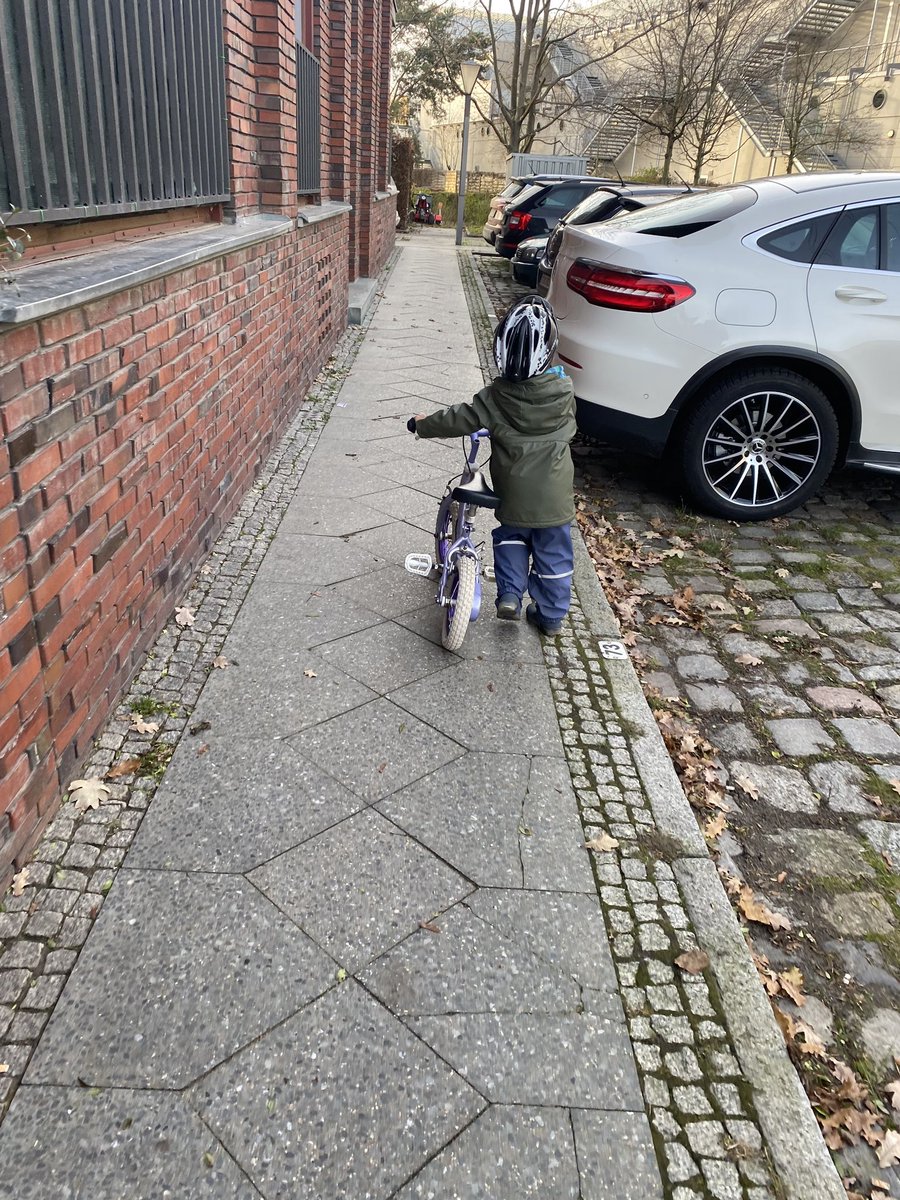 santus527's tweet photo. Berlin 🇩🇪 https://t.co/xqR09O0uY3