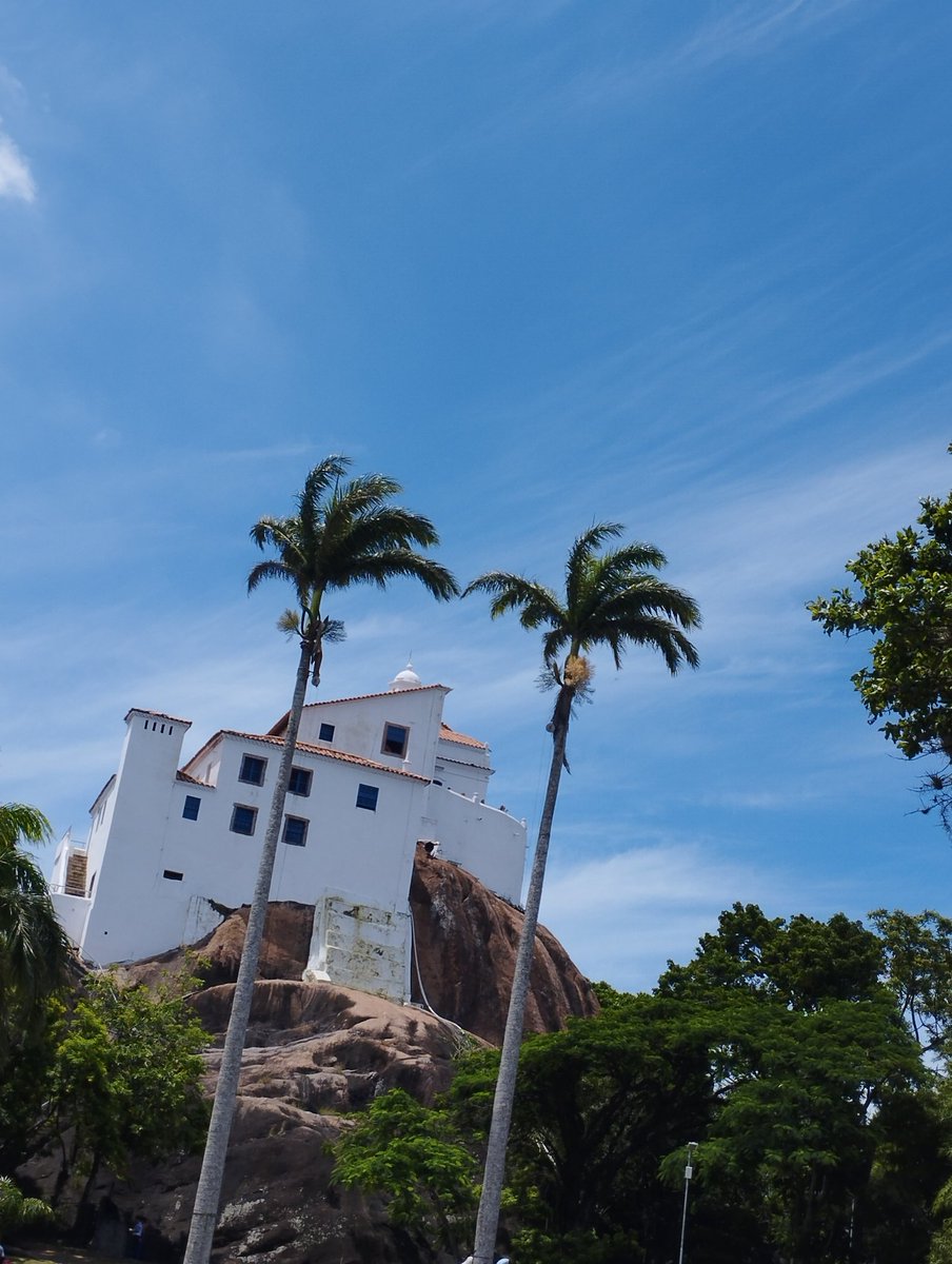 Hoje foi dia de agradecer e renovar as energias.
Um dos lugares mais lindos de Vila Velha- ES.

❤✨🙏🏽