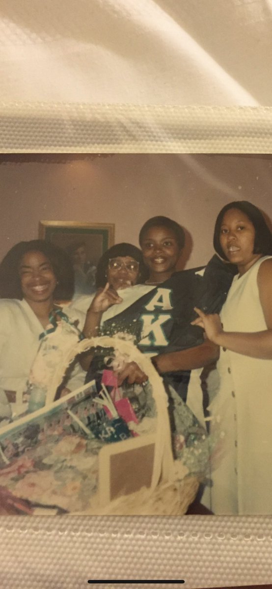 RamonicaD's tweet image. Happy Founder’s Day to all the beautiful ladies of @akasorority1908.💕💚
#Betapsi #southernuniversity #Spring96 #silversoror #20years