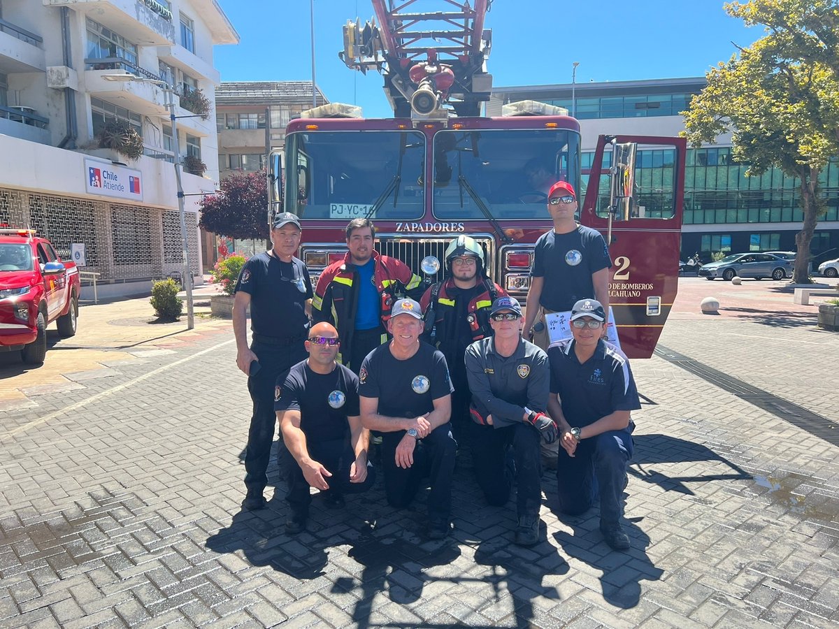 ComandanteCBPM's tweet image. Hago llegar mis felicitaciones a nombre de la Comandancia a los Voluntarios de @SepPuertoMontt Claudio Gallardo y Nicolás Eligoro por haber participado y aprobado con éxito el curso "Control y Operaciones de incendios en edificios altos" realizado en la ciudad de Talcahuano. 👏