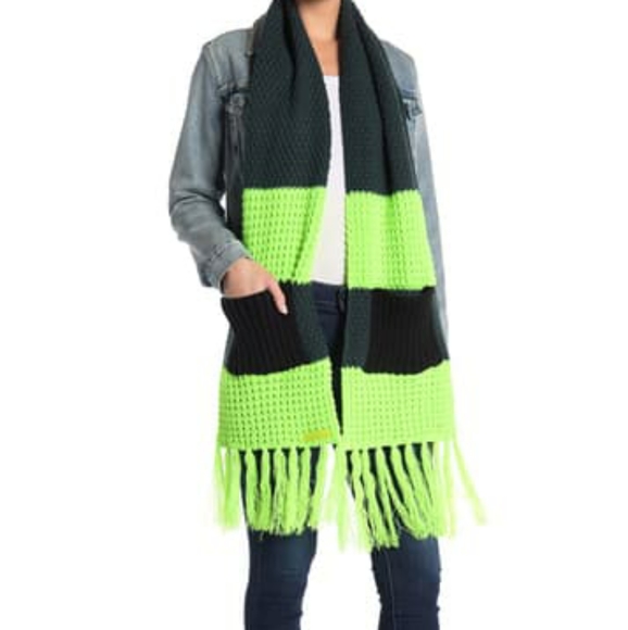 BoBlake20712955's tweet photo. So good I had to share! Check out all the items I'm loving on @Poshmarkapp from @DesignerCloset5 @sedimentapparel #poshmark #fashion #style #shopmycloset #ralphlauren #lululemonathletica #stevemadden: https://t.co/RJKHvz3AF1 https://t.co/xVIiC1ORCV