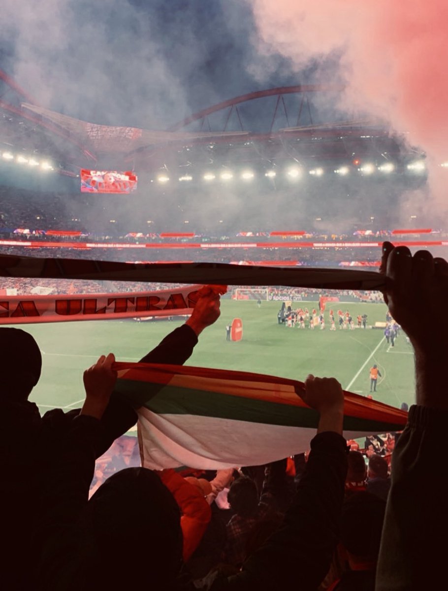 Estão em quarto lugar e jogam para o empate… um clube pequeno será sempre um clube pequeno. 💩

Invasão aos Açores! Respeitem o líder!