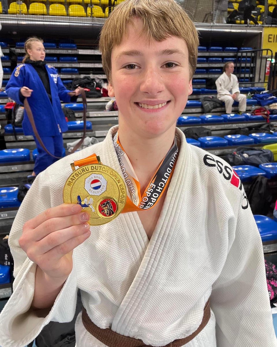 TopJudoUtrecht's tweet photo. Twee dagen, 1200 judoka’s uit een groot aantal Europese landen. Het Dutch Open Espoir kent een zeer sterke bezetting. Met Goud, Zilver en Brons werden er mooie podiumplaatsen behaald.
🥇:Yannick Straat🥈Irene Hesling
🥉Esmé Scherrenberg
#Talentontwikkeling #Judo #DutchOpenEspoir https://t.co/eqcecXN6cc