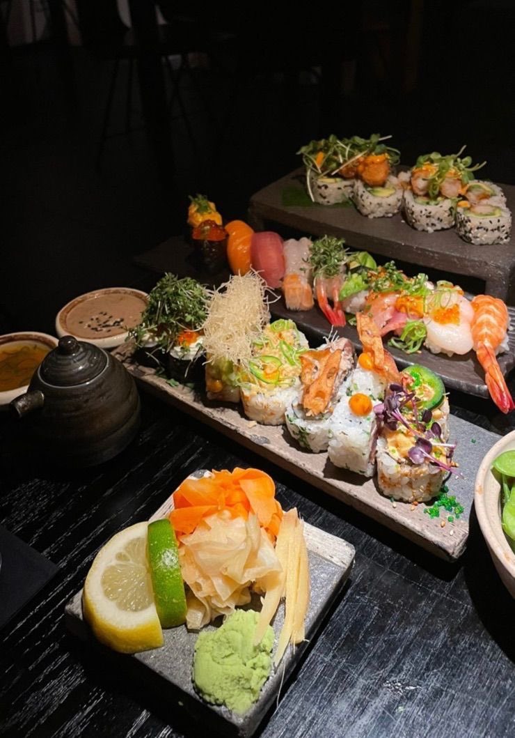 Nereea1108's tweet photo. sushi date??? https://t.co/KkWxHXpi1v