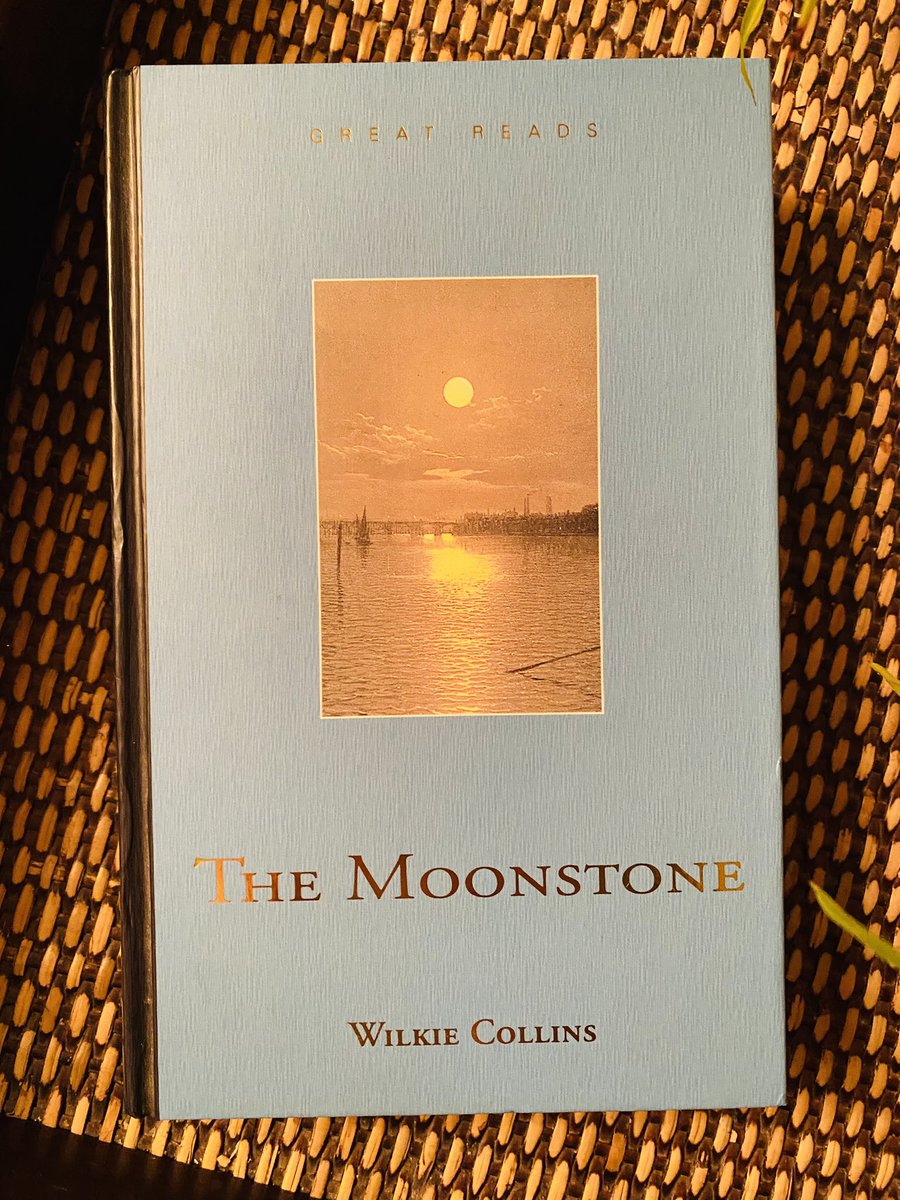 Did you read anything sensational this weekend?🤓#weekendreads #WilkieCollins #TheMoonstone