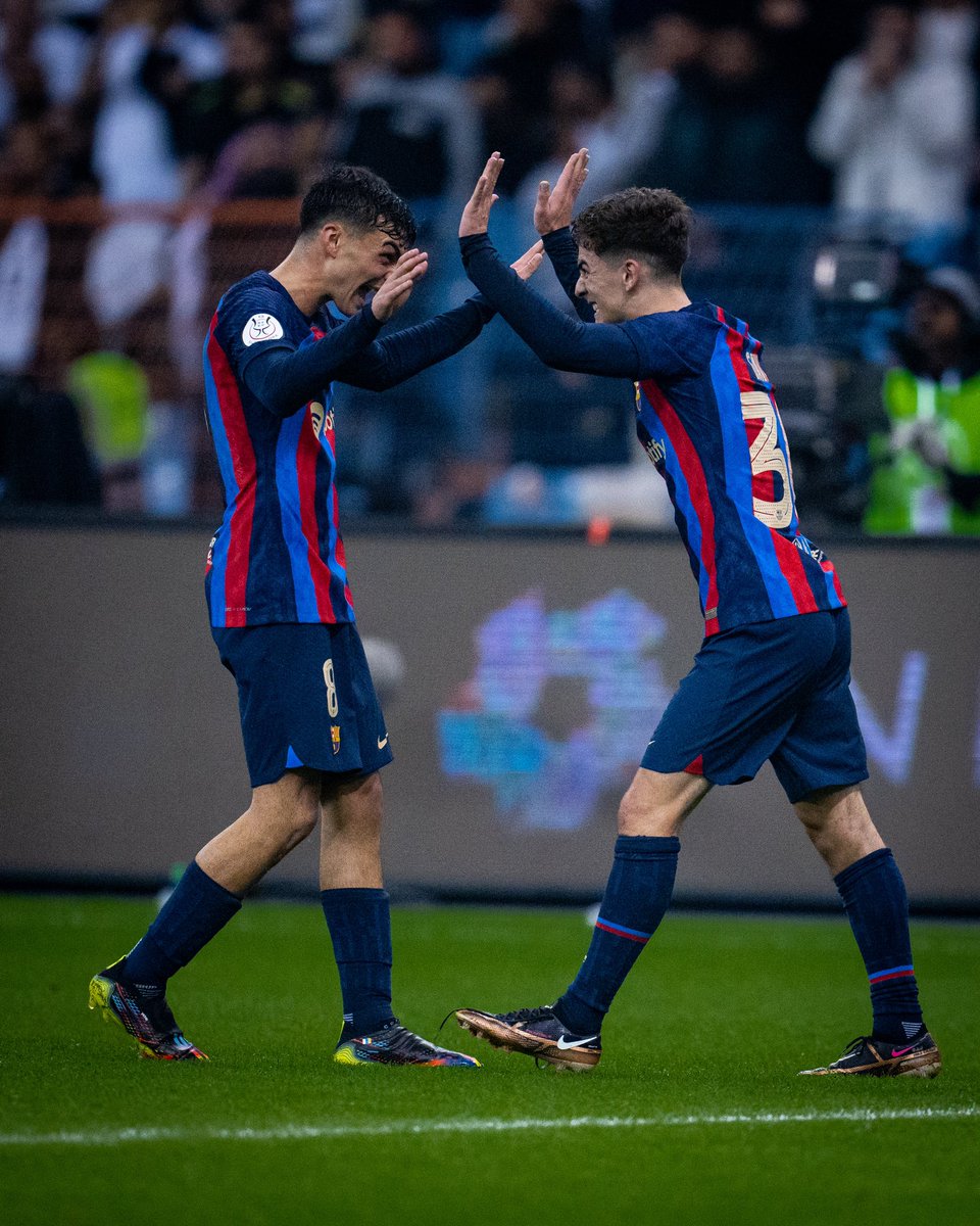 Los niños maravilla del FC Barcelona paseándose desnudos en una final contra el Real Madrid. Tienen todo para grabarse en la historia del juego. Verdaderos GOLDEN BOYS.