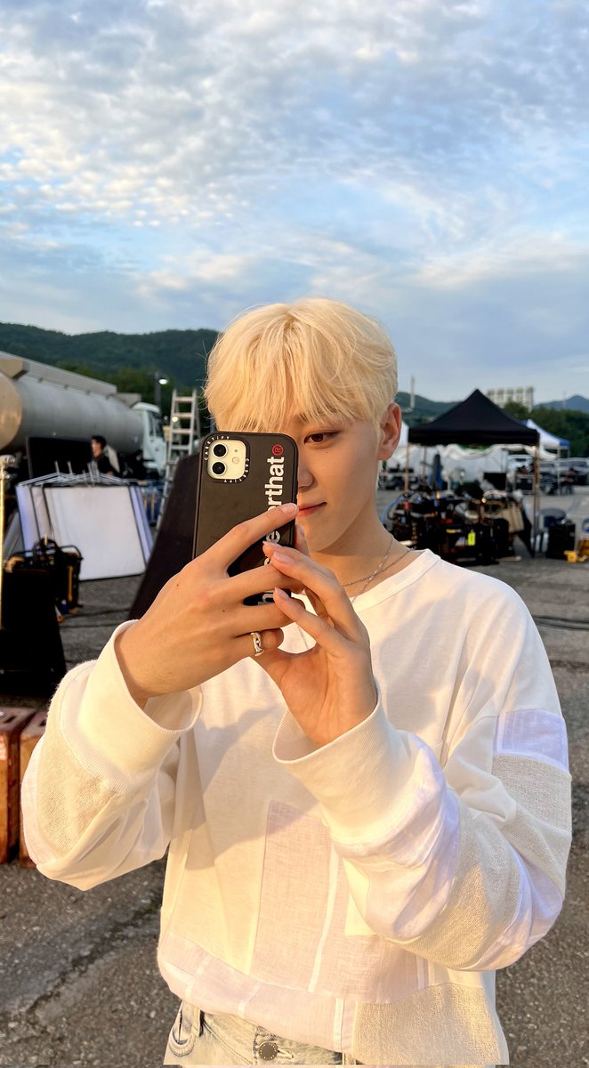 chuukwanflz's tweet photo. HAPPY BIRTHDAY BEST BOY https://t.co/t8T0wohFkm