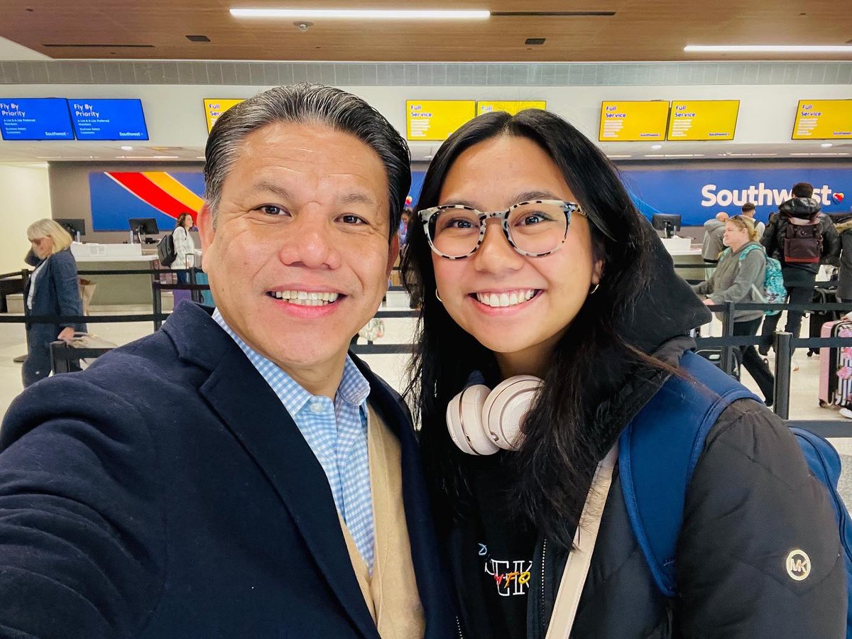 peteryanes's tweet photo. Three weeks of winter break is short. We already miss our Shekinah. #lastsemesterofcollege #biologymajor #premed https://t.co/IZhGtMOtjW