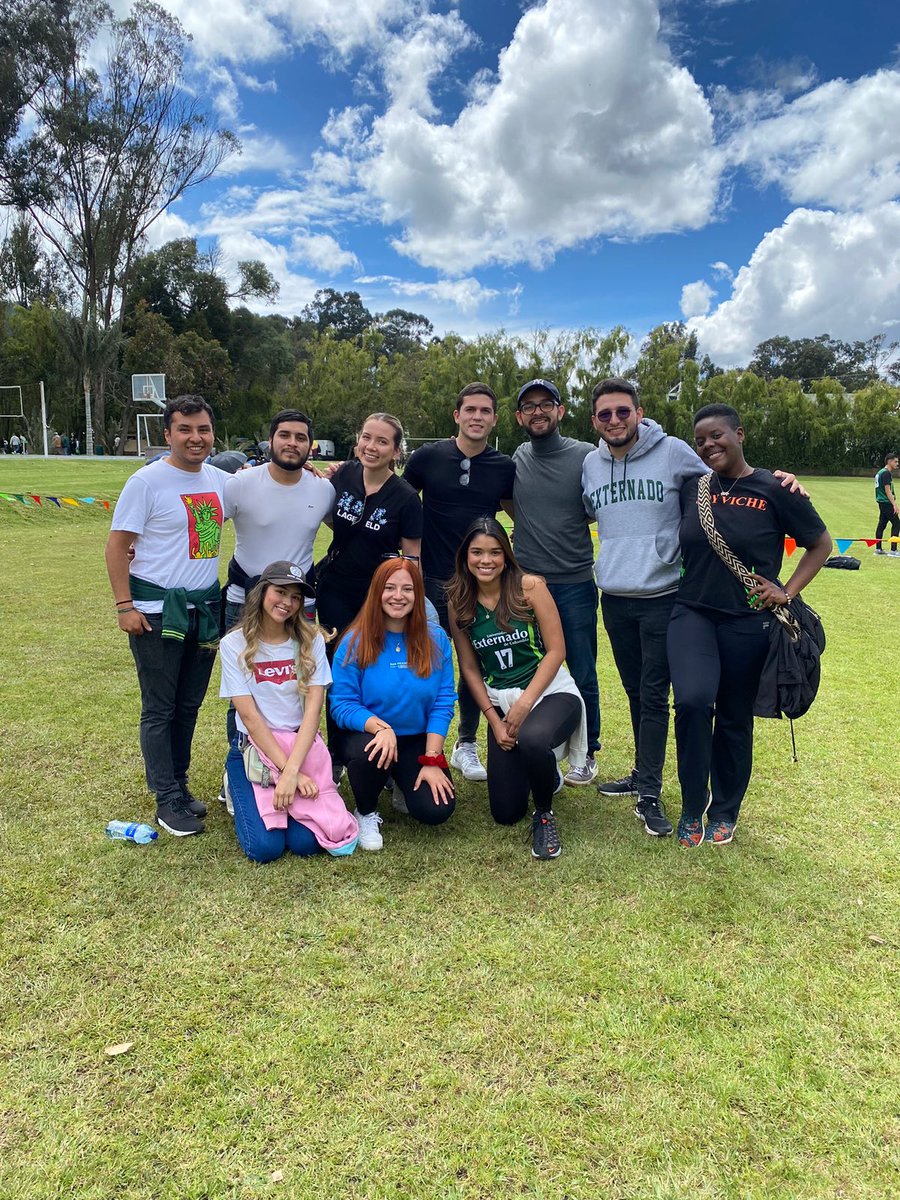 KGuerreroCab's tweet photo. ¡Este viernes estuvimos como CEU compartiendo con los nuevos estudiantes externadistas! 

Desde la representación estudiantil del Consejo Directivo de @UExternado quiero desearles miles de éxitos en esta nueva etapa. ¡Mañana a iniciar con toda para seguir construyendo país!💚🇨🇴🫶🏽 https://t.co/GUBDNwv2tU