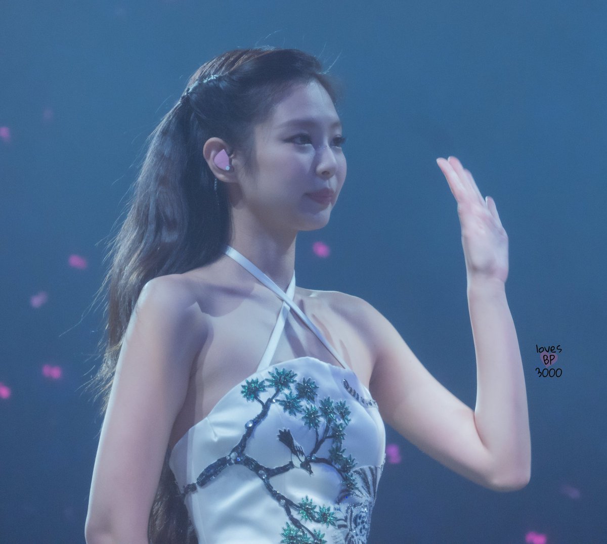 lovesBP3000's tweet photo. Happiest birthday JENNIE! ❤

#TheIconJENNIEDay
#JENNIE #제니 
#BLACKPINK https://t.co/ellvA1k573